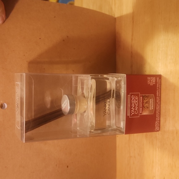Yankee Candle Fragrances Reed Diffuser Autumn Wreath Scent New in box - Picture 1 of 7